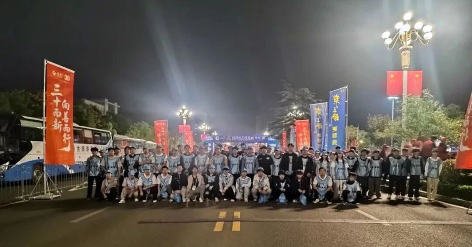 服务工作累, 们欢呼加油